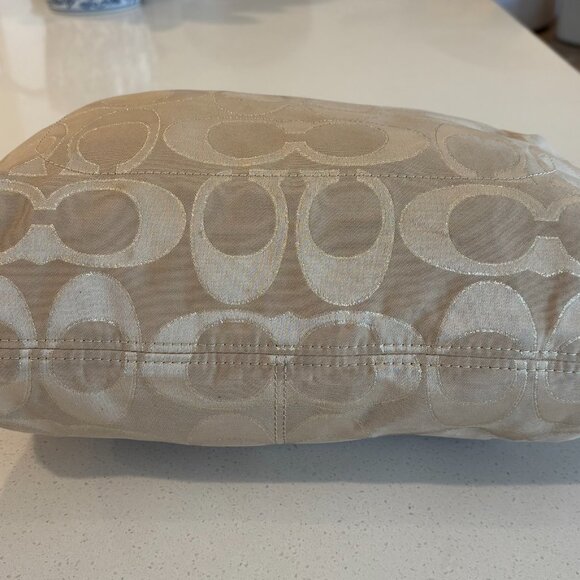 Coach Signature Poppy Large Tan Handbag - Pre-Owned - Picture 7 of 11